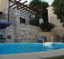 Belle villa dalmate en pierre avec piscine et vue sur la mer dans la région de Klek - pic 12