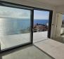 Új, modern apartman lenyűgöző kilátással a tengerre a Ciovo-félszigeten - pic 9
