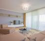 Nový luxusní apartmán v centru Opatije, 150 metrů od moře, rezidence s bazénem - pic 4
