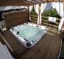 Apart-dům s bazénem na Čiovo u Trogiru na prodej, 20 metrů od pláže - pic 20