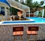 Продается дом с бассейном на Чиово недалеко от Трогира, в 20 метрах от пляжа - фото 5