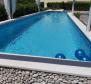 Apart-dům s bazénem na Čiovo u Trogiru na prodej, 20 metrů od pláže - pic 3
