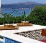 Продается дом с бассейном на Чиово недалеко от Трогира, в 20 метрах от пляжа - фото 4