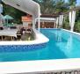 Продается дом с бассейном на Чиово недалеко от Трогира, в 20 метрах от пляжа - фото 2