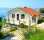 Gyönyörű, 3 apartmanból álló ház az Omis riviérán, lenyűgöző kilátással a tengerre - az ár csökkent! 