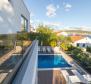 Modern villa fedett és szabadtéri medencékkel a Ciovo-félszigeten - pic 3