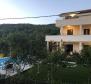 Замечательный гостевой дом с бассейном на Чиово, всего в 100 метрах от моря. - фото 4