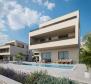 Terrain urbain unique avec permis de construire prêts pour 6 villas de luxe dans la région de Trogir - pic 6