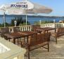 Perfektní hotel jen 50 metrů od moře v oblasti Zadaru s restaurací a fitness 