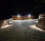 Úžasná vila s krytým bazénem v Ravna Gora na 33 000 m2. ze země! - pic 29