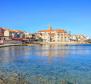 Spacious apartment in the city center of Umag, 50 meters from the sea 