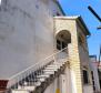 Maison spacieuse à vendre à Rovinj, à 200 mètres de la mer seulement ! - pic 8