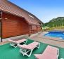 Villa avec piscine, sauna et jardin dans un endroit attrayant à Begovo Razdolje 