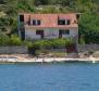 Романтический изолированный дом на острове Дрвеник на 1-й линии моря с собственным причалом - фото 33
