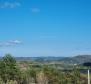 Fantastisches Anwesen in Buzet mit 4 Wohngebäuden und einem Geschäfts-Wohngebäude, freier Blick auf die Natur und den See - foto 33