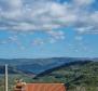 Fantastisches Anwesen in Buzet mit 4 Wohngebäuden und einem Geschäfts-Wohngebäude, freier Blick auf die Natur und den See - foto 39