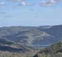 Fantastique domaine à Buzet comprenant 4 immeubles résidentiels et un immeuble d'affaires-résidentiel, vue dégagée sur la nature et le lac - pic 89