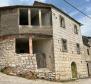 House for renovation on Omis riviera, 500m from the sea - pic 7