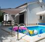 Cheap villa with swimming pool in Marčana - pic 2