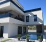 Luxury semi-detached villa with sea view in Pula suburbs, with sea views 
