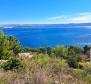 Fantastisches Grundstück in der 1. Reihe zum Meer an der Riviera von Omis 