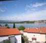 Duplex apartman Soline-ban, Dobrinjban, csodálatos kilátással a tengerre, mindössze 200 méterre a tengertől 