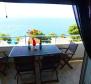 Két hálószobás apartman csodálatos kilátással a tengerre a Ciovo-félszigeten, 80 méterre a strandtól - pic 2