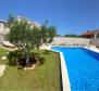 Villa jumelée à Bol sur l'île de Brac à seulement 300 mètres de la mer avec piscine - pic 3