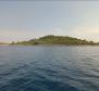 Größerer Teil einer grünen Insel im wunderschönen Kornati-Archipel - foto 5