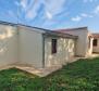 Reduzierte Immobilien in der Gegend von Rovinj - zwei Häuser in einer abgeschiedenen Gegend mit 6.853 m2 Garten - foto 9