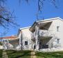 Propriété solide à Liznjan, avec 3 appartements spacieux et jardin ! - pic 2