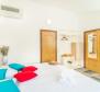 Pěkný nově zrekonstruovaný hotel na prodej v oblasti Poreč - pic 5