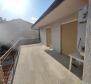 Spacious house of 673 m2 with sea view in Nova Veruda, Pula, just 200 meters from the sea - pic 32
