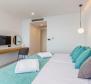 Fantastique villa en bord de mer d'architecture moderne sur la Riviera de Karlobag avec piscines intérieure et extérieure ! - pic 46