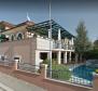 Heißer Verkauf einer Luxusvilla in Porec, nur 400 Meter vom Strand entfernt - foto 11