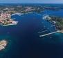 Heißer Verkauf einer Luxusvilla in Porec, nur 400 Meter vom Strand entfernt - foto 45