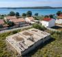 Projet d&#39;investissement - terrain avec permis de construire valide et sous-sol fini à seulement 80 mètres de la mer - pic 22