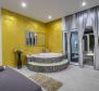 Moderní apart-vila se 4 apartmány jen 50 metrů od moře - pic 16