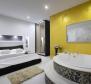 Moderní apart-vila se 4 apartmány jen 50 metrů od moře - pic 17