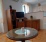 Kamenný dům na prodej v tajemném Kaštel Luksic jen 100 metrů od moře - pic 10