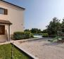 Gyönyörű villa medencével és 2000 m2-es kerttel Svetvincenatban - pic 7