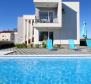 Elegáns, modern villa 4 lakással Zatonban eladó - pic 2