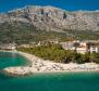 Terrain avec maison ancienne à rénover à Baska Voda à seulement 150 mètres de la plage - pic 2