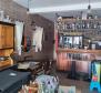 Pensjonat z panoramicznym widokiem i restauracją w Njivice, Omišalj, zaledwie 100 metrów od morza - pic 5