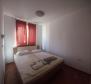 Dům se dvěma apartmány v Njivice s krásným výhledem na moře - pic 8
