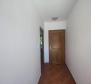 Dům se dvěma apartmány v Njivice s krásným výhledem na moře - pic 10
