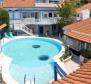 Apart-Villa in Dugi Rat, nur 70 Meter vom Meer entfernt - foto 26