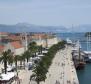 Niezwykle odnowiony kamienny dom w starym średniowiecznym mieście Trogir - pic 19