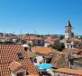 Niezwykle odnowiony kamienny dom w starym średniowiecznym mieście Trogir - pic 24