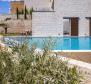 Villa moderne dans un tout nouveau complexe au bord de l'eau dans la région de Sibenik - pic 32